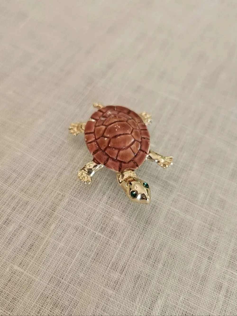 Vintage Gold Tone Turtle Brooch Pin Brown Enamel Shell Green Rhinestone Eyes